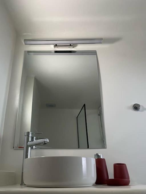 Cozy, Spacious, Newly Renovated Flat In Adamas Exteriör bild