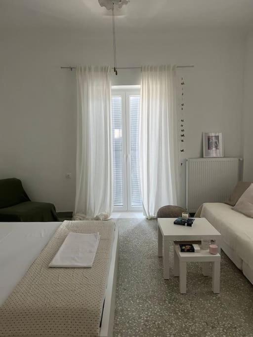 Cozy, Spacious, Newly Renovated Flat In Adamas Exteriör bild