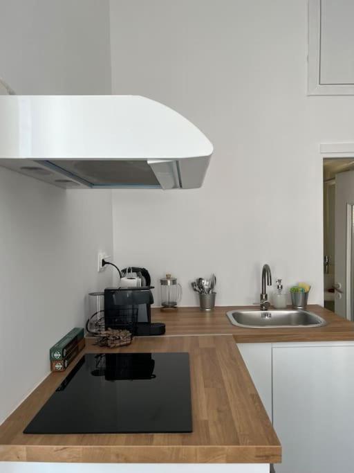Cozy, Spacious, Newly Renovated Flat In Adamas Exteriör bild
