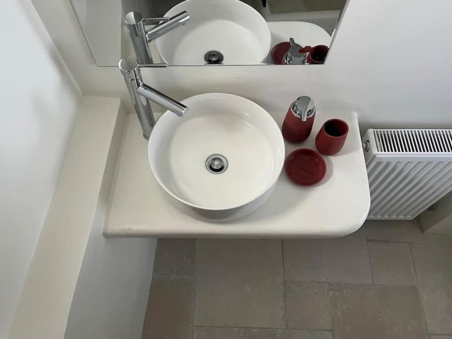 Cozy, Spacious, Newly Renovated Flat In Adamas Exteriör bild